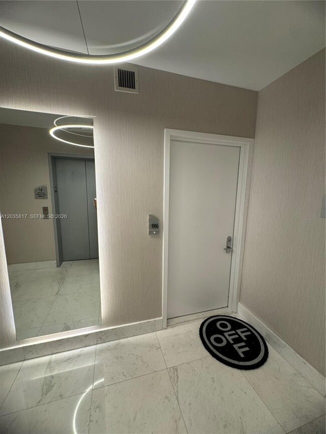 Building Photo - 17121 Collins Ave