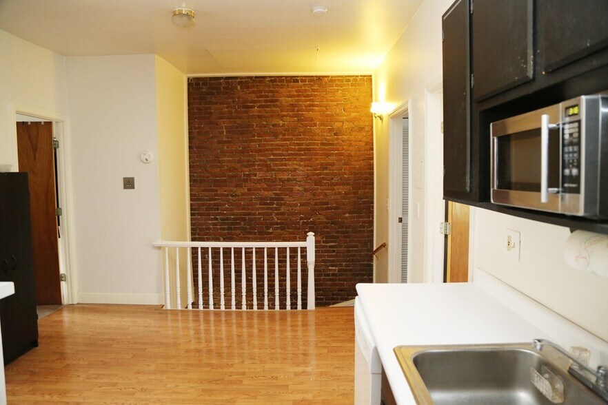 Building Photo - 76 E Brookline St