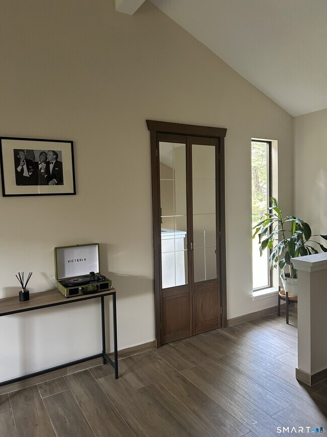 Building Photo - 7 Twin Oak Ct