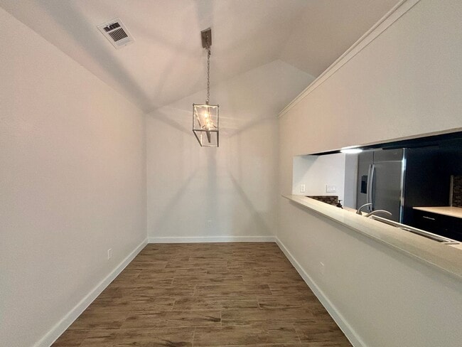 Building Photo - Brown Bark