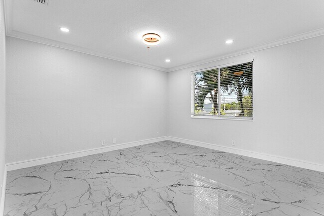 Building Photo - 3006 Waterside Cir