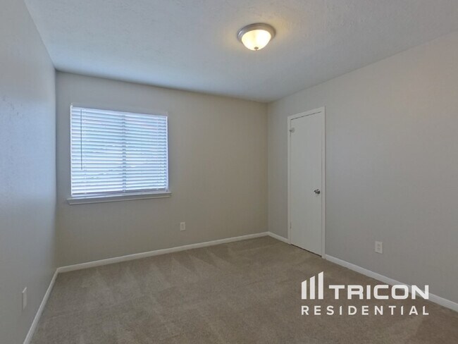 Building Photo - 5511 Fairview Forest Dr