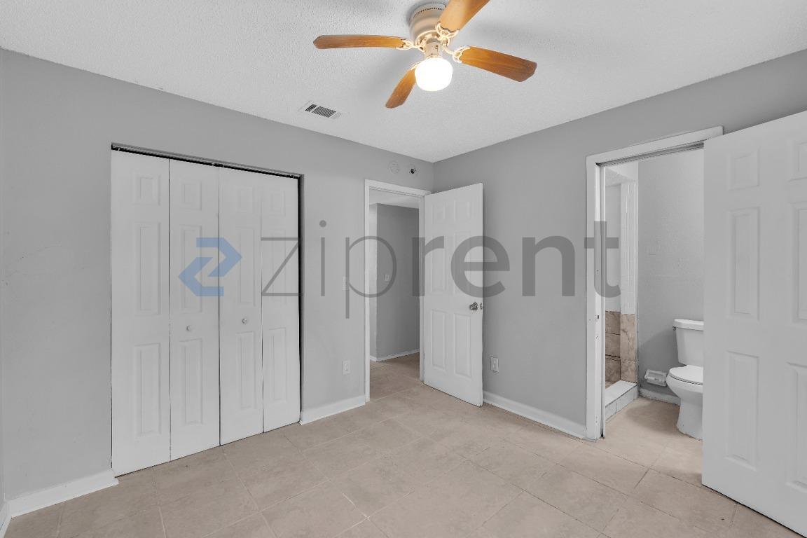 Building Photo - Unit 2