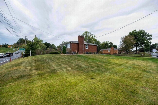 Building Photo - 719 Cumberland Rd