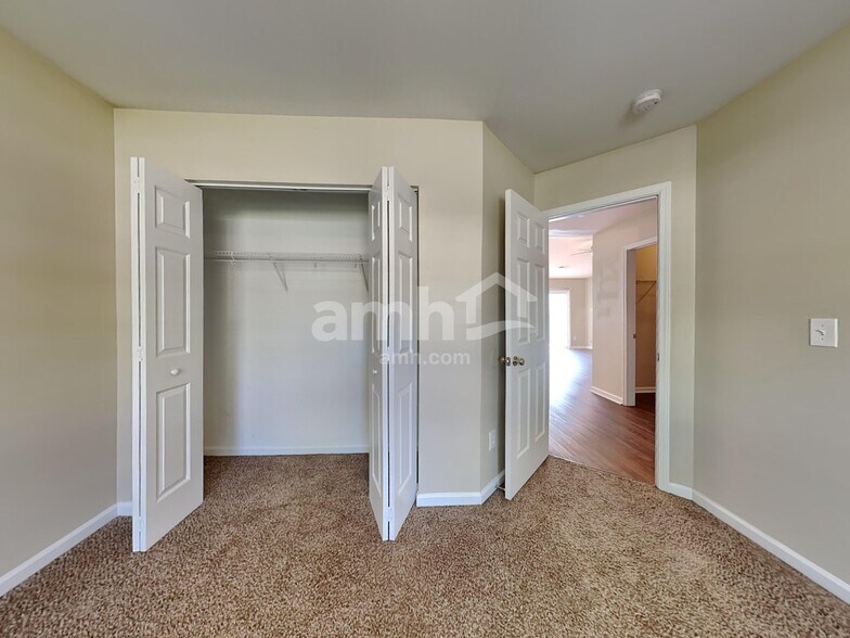 Building Photo - 4 Sandwort Ln