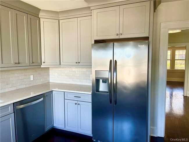 Building Photo - 227-229-229 S Ridge St