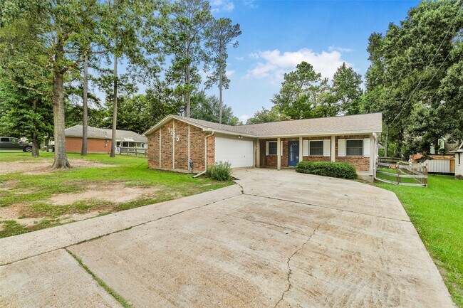 Building Photo - 1215 Tejas Blvd