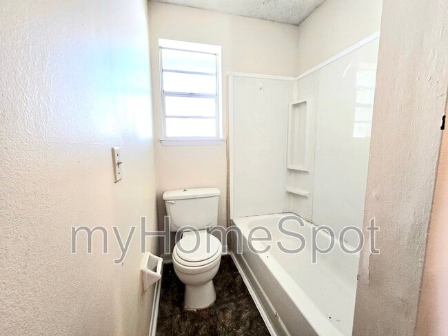 Building Photo - 3230 Palmdale Ave