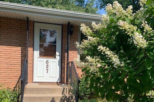 Primary Photo - 627 Summer St NE