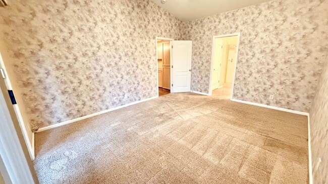 Building Photo - $2,250 Herndon & Willow, 3 Bedroom Home - N. Helm Ave, Clovis