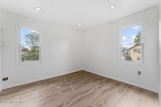 Building Photo - 807 Chestnut St