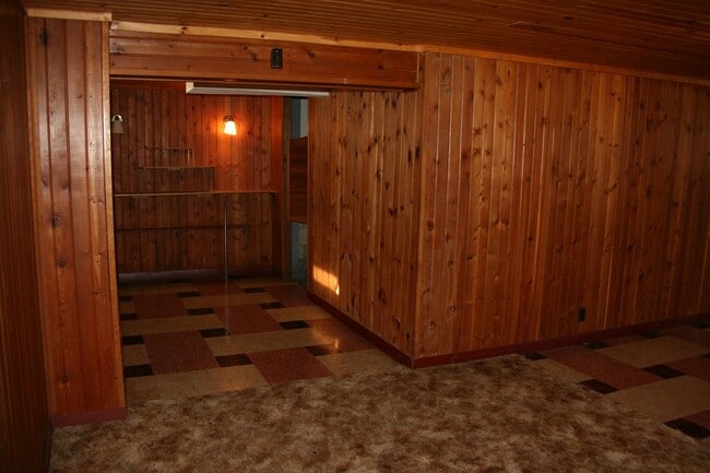 Building Photo - 4Bed 2 Bath House