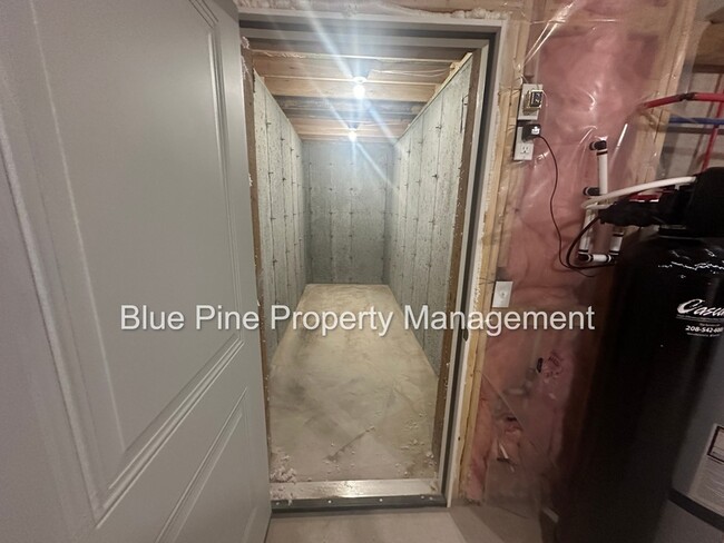 Building Photo - 176 Hideout Dr
