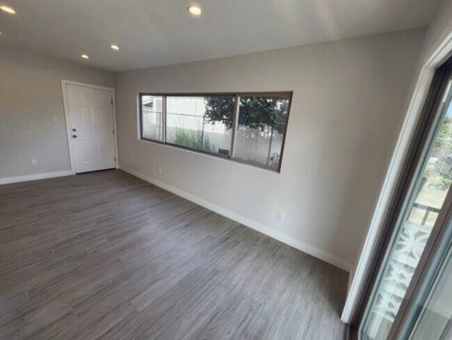 Building Photo - 10845 White St