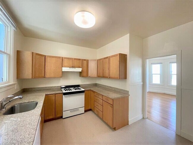 Building Photo - 4044-4050-4050 Geary Blvd