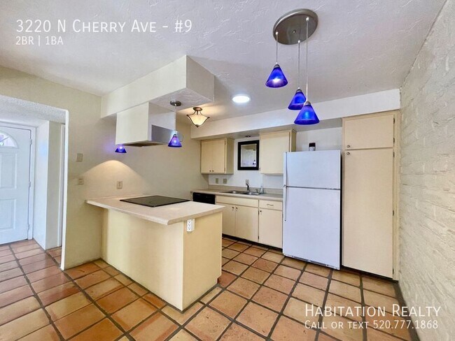Primary Photo - 3220 N Cherry Ave