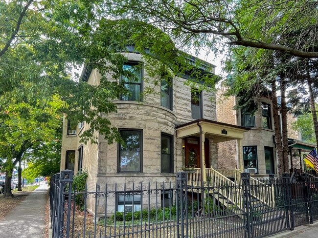 Primary Photo - 4400 N Greenview Ave