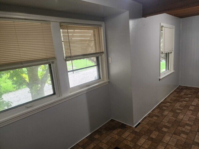 Building Photo - "Charming 2-Bedroom Home in Flordell Hills – Cozy Living with 996 Sq Ft of Comfort!"