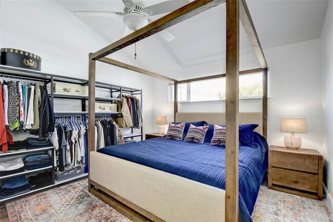 Building Photo - 1818 S Lakeshore Blvd