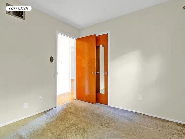 Building Photo - 175-32 Devonshire Rd