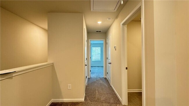 Building Photo - 128 Cedar Ln
