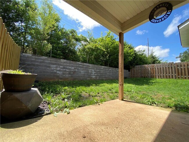 Building Photo - 133 S Pinyon Point