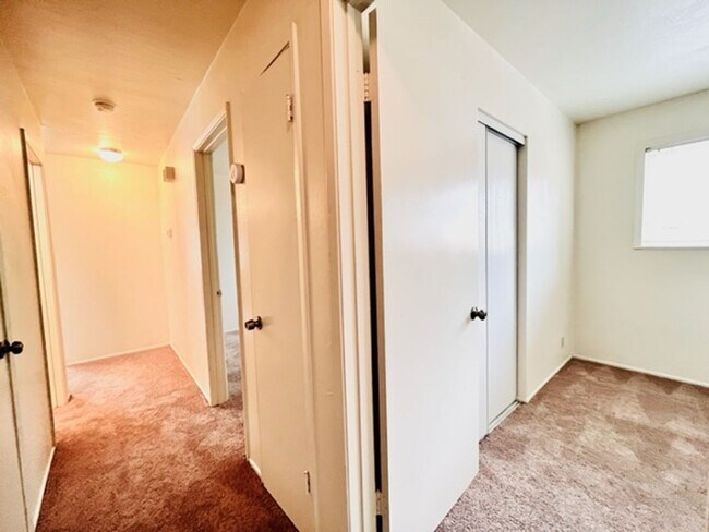 Building Photo - Move-In Ready 4BD/2BA Single Story, Ranch-...