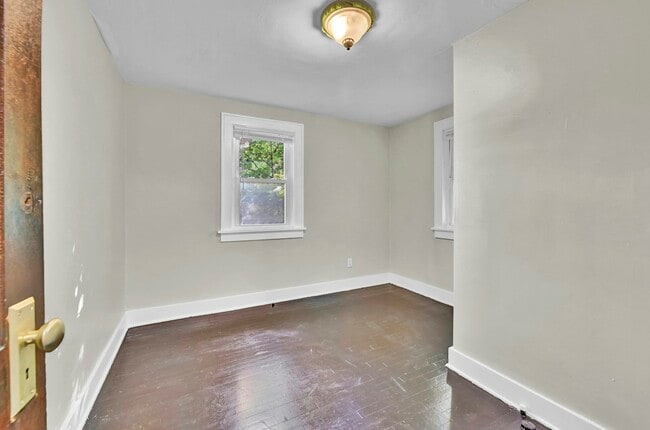 Building Photo - 1148 La Croix Ave