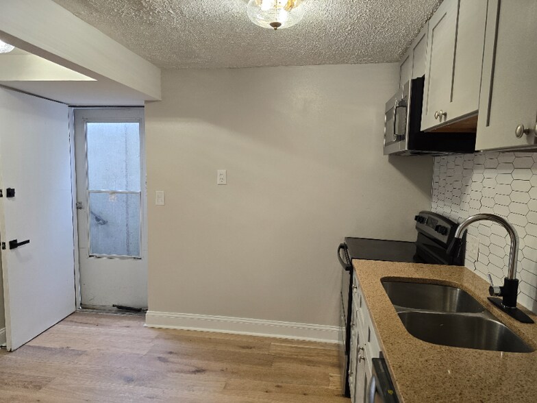 Building Photo - 11714 Balsamwood Dr