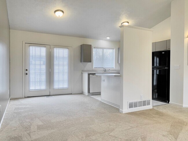 Building Photo - Four Bedroom Home in Kentwood