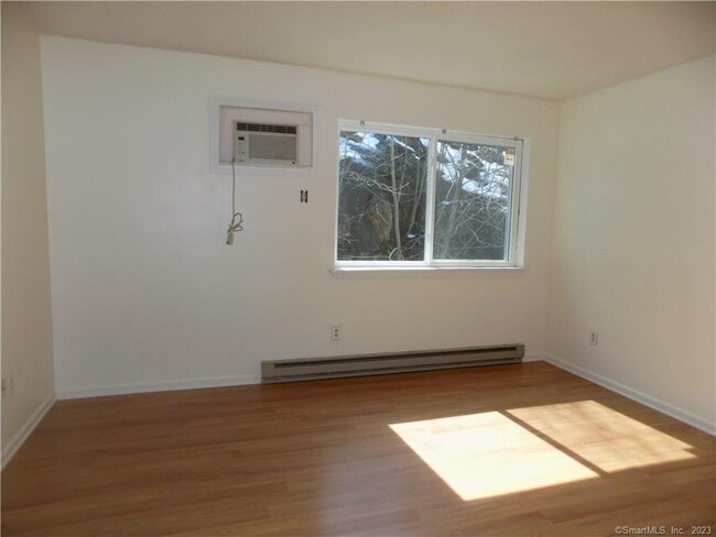 Building Photo - 112 Willow Springs
