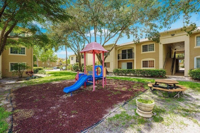 Building Photo - 500 Crestwood Ct S