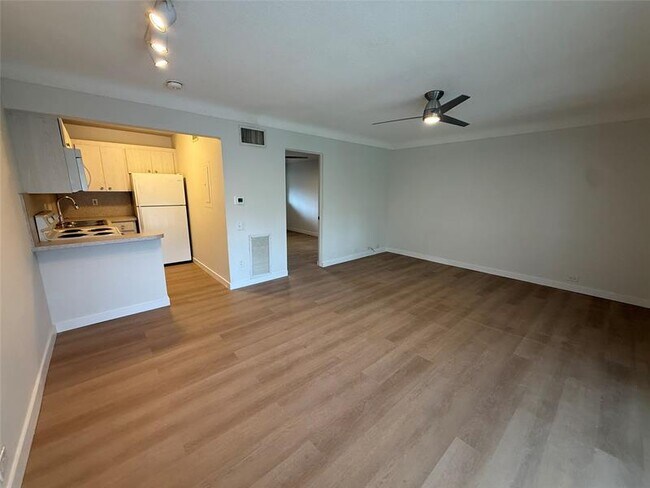 Building Photo - 4009 NE 21st Ave