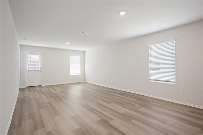 Building Photo - 1122 Newey Cir