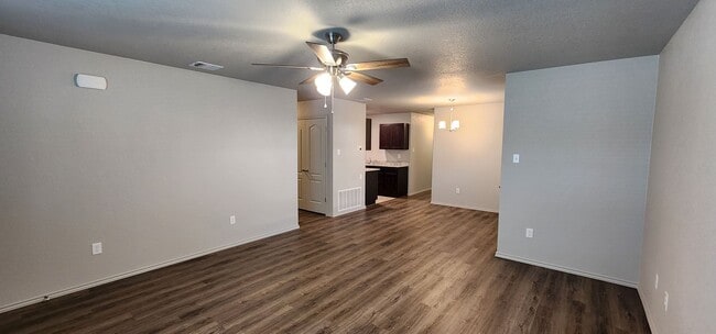 Building Photo - 3 Bedroom 2 Bath Duplex in Copperas Cove V...