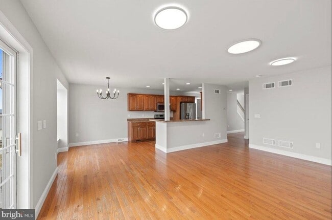 Building Photo - 777 Oak Leaf Ln