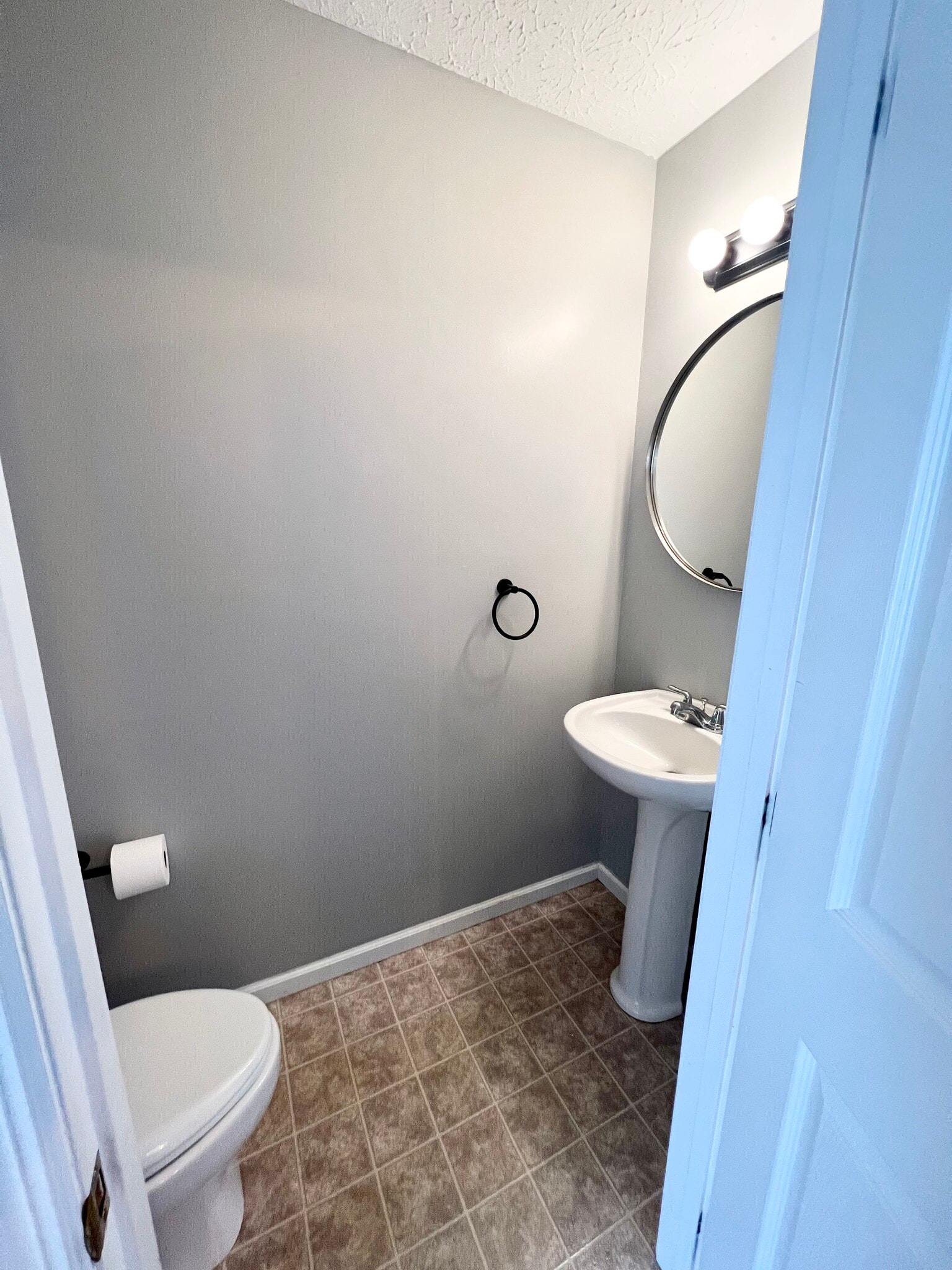 Powder bath - 20 Sunridge Dr
