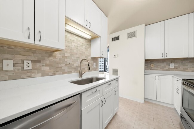 Building Photo - 401 E Ontario St