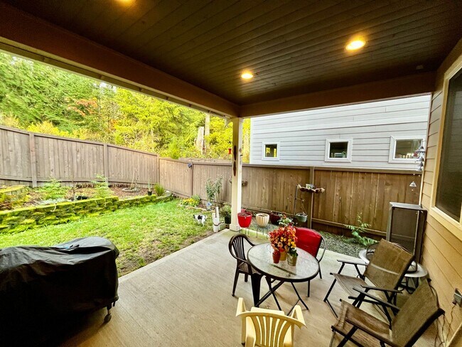 Building Photo - Large 4bed/3bath Home