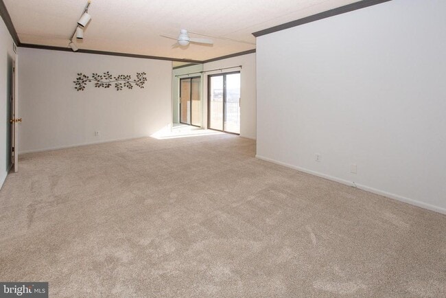 Building Photo - 20930 Valley Forge Cir