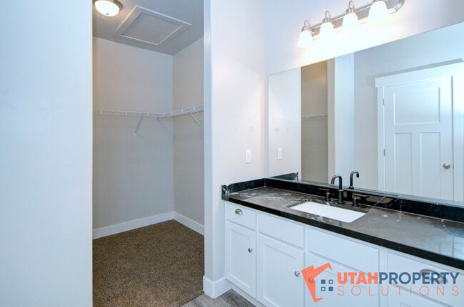 Building Photo - 626 N Sun Peak Dr