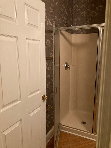 Own bathroom - 840 Ramblewood Dr
