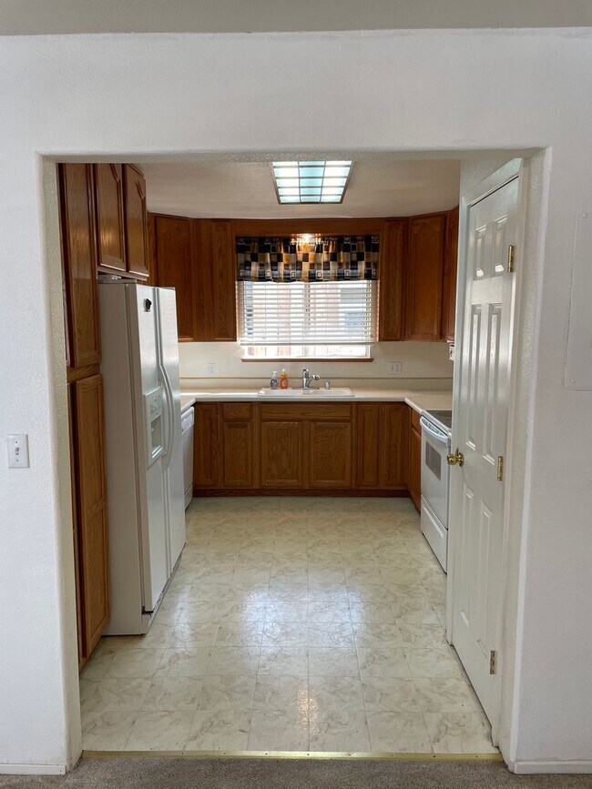 Building Photo - Al Tahoe - 4 bedroom 2 bath with Garage