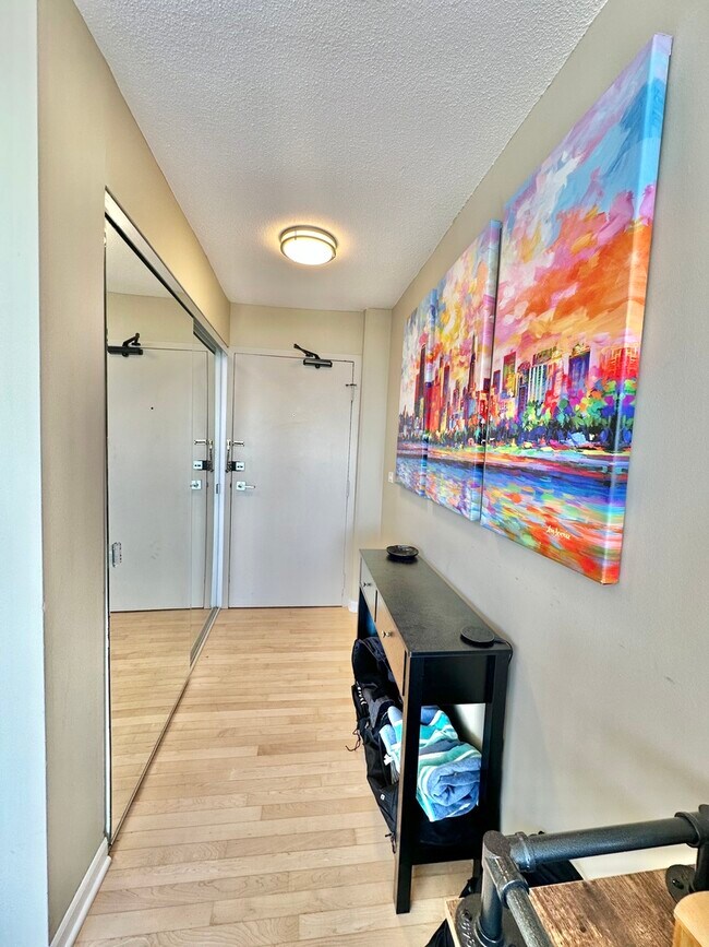 Building Photo - 2740 N Pine Grove Ave