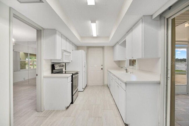 Building Photo - 1143 E Fowler Dr