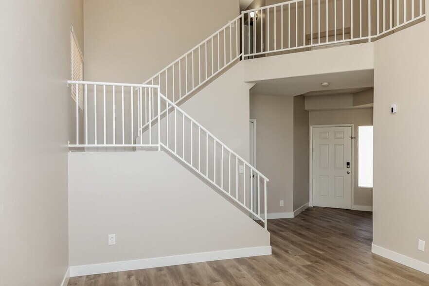 Building Photo - 2435 Sunset Peak St