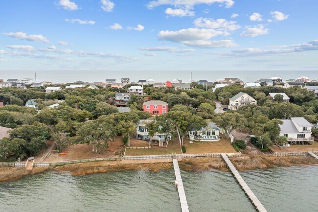 Building Photo - 5603 Sound Dr