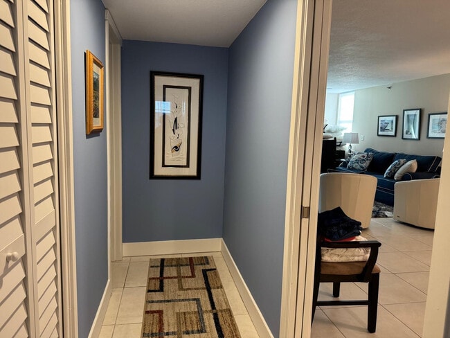 Building Photo - 3510 Oaks Way