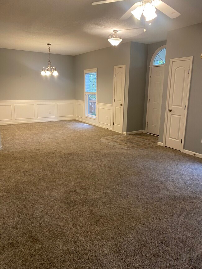 Building Photo - 246 N Ferrel St