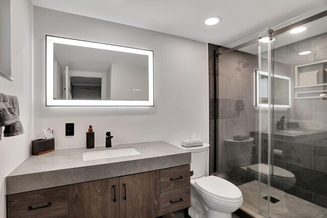 Building Photo - 2800 NE 28th St